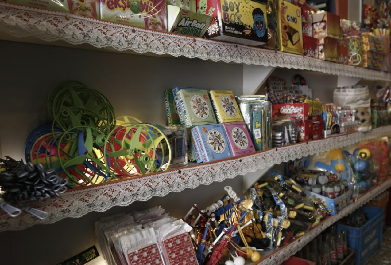 90'lar bakkalı rafları