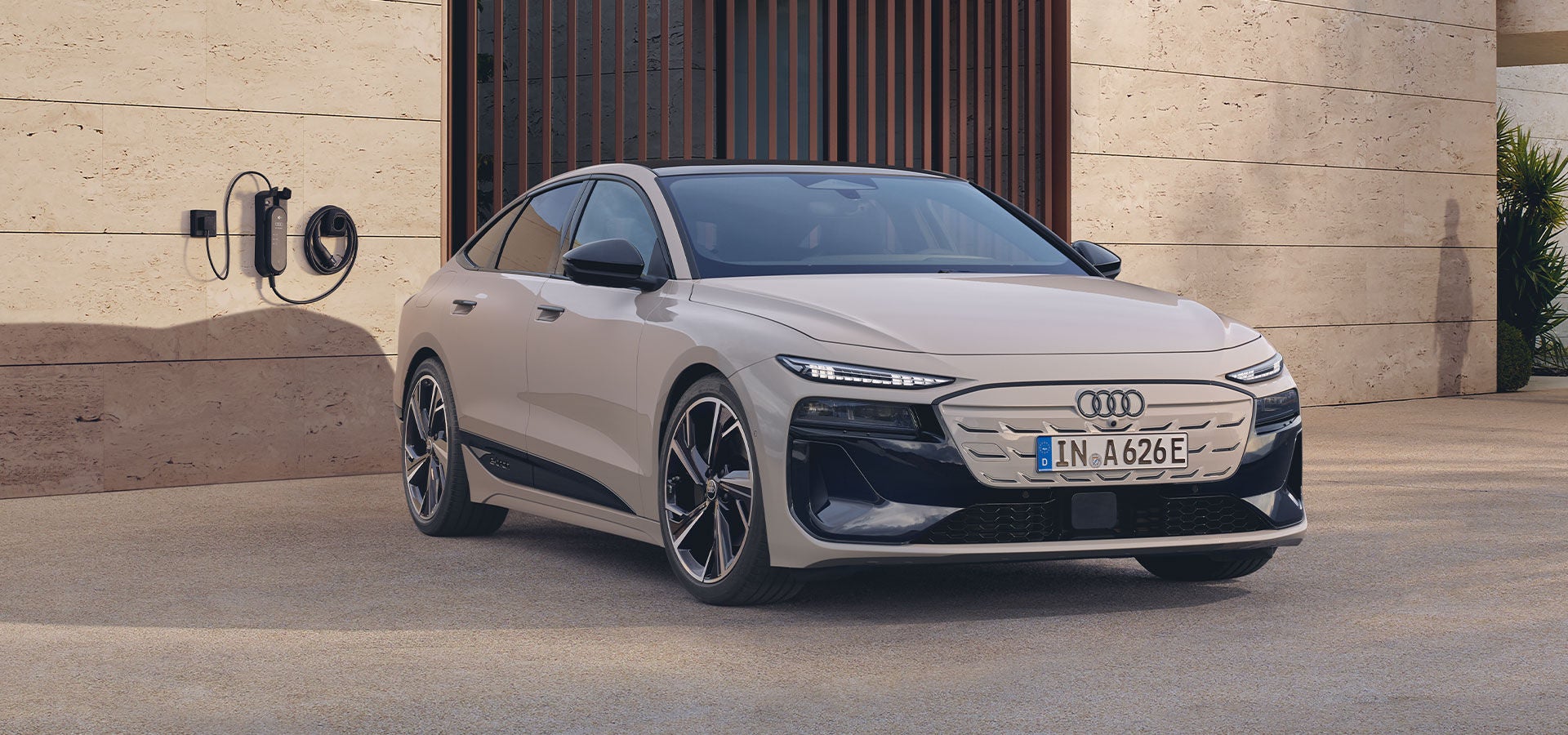 Audi A6 Sportback e-tron yan ön görünüm