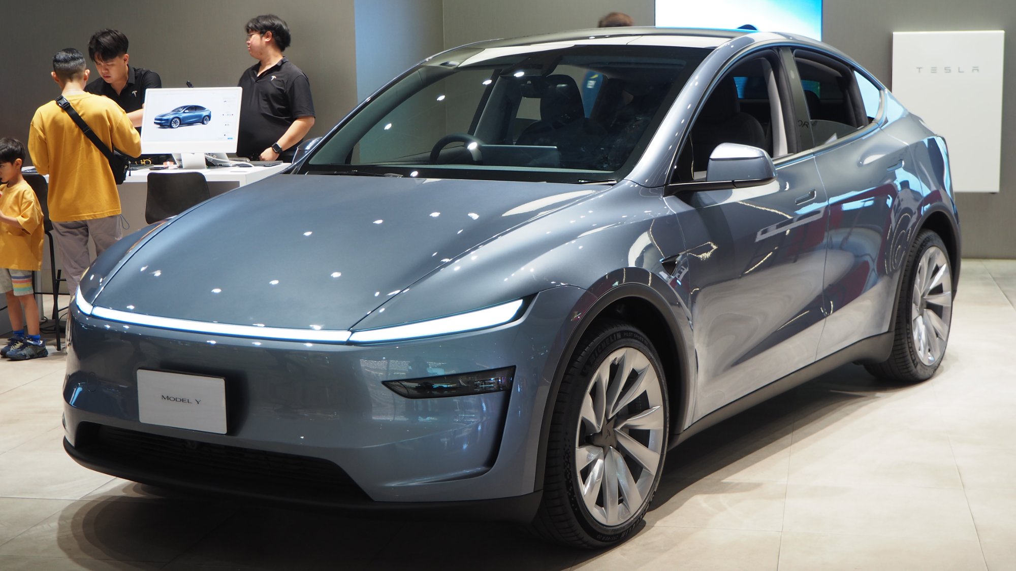 2025 Tesla Model Y Juniper Long Range AWD
