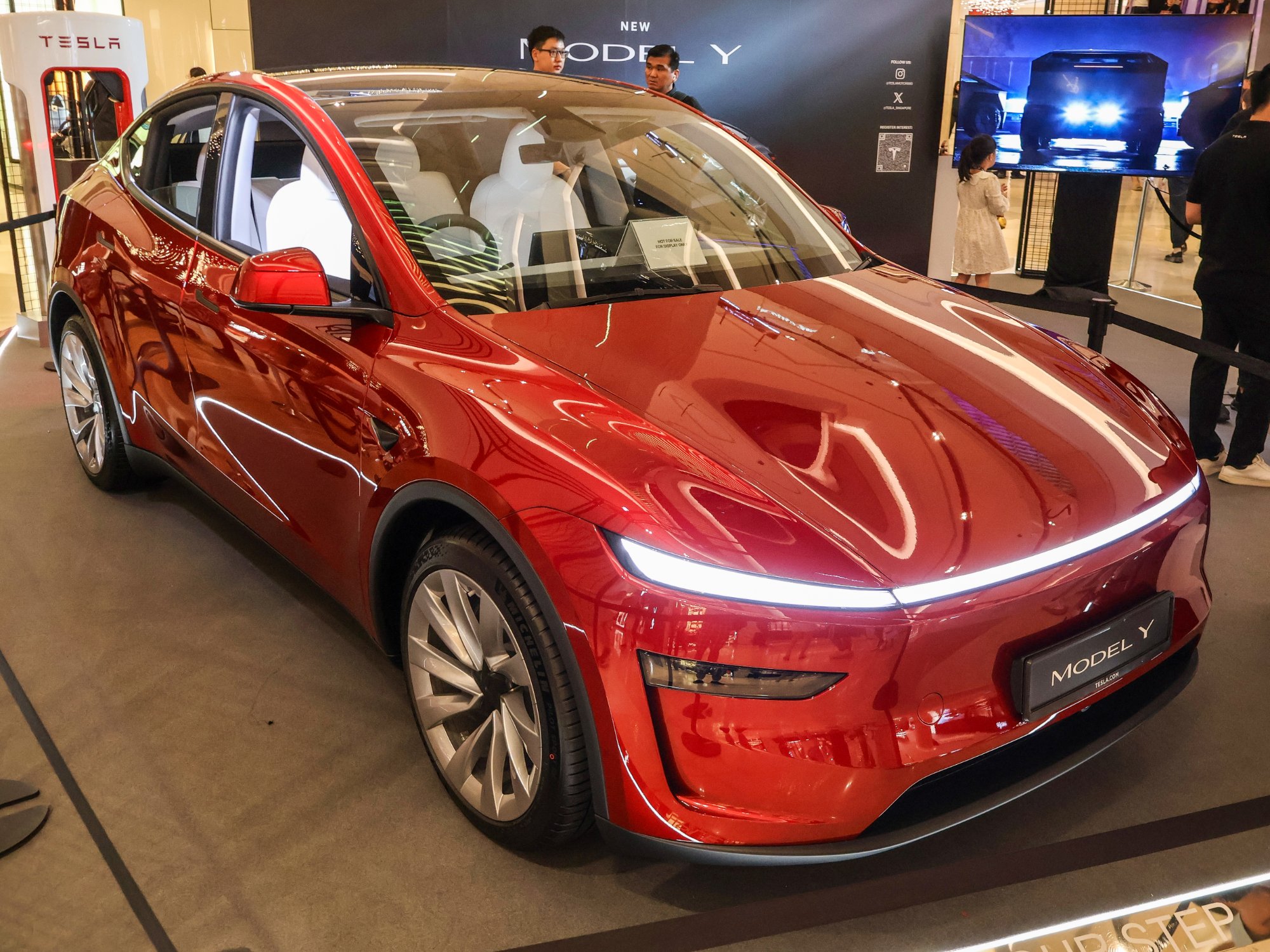 2025 Tesla Model Y Juniper sergileme görseli